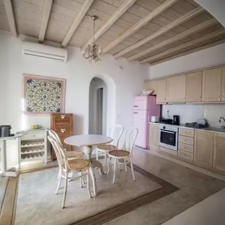 White Rock & Hotel Houlakia (Mykonos)